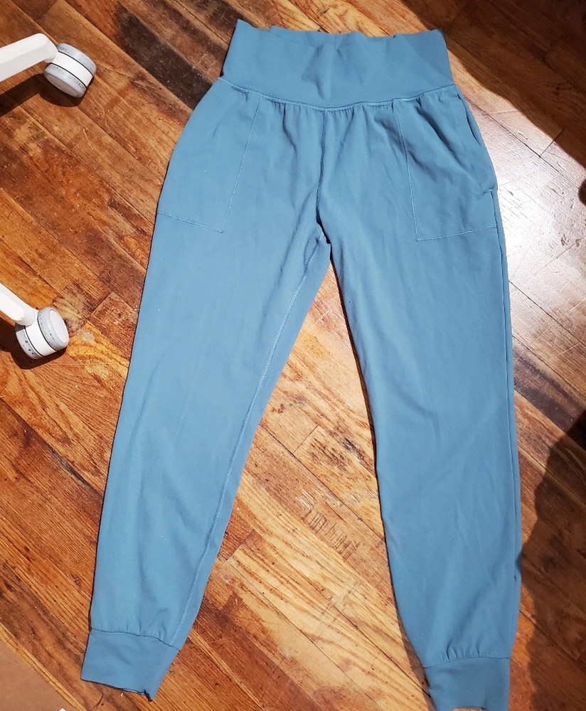 Athleta salutation joggers